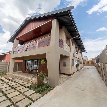 The Musafer Travel Lodge Pietermaritzburg Esterno foto