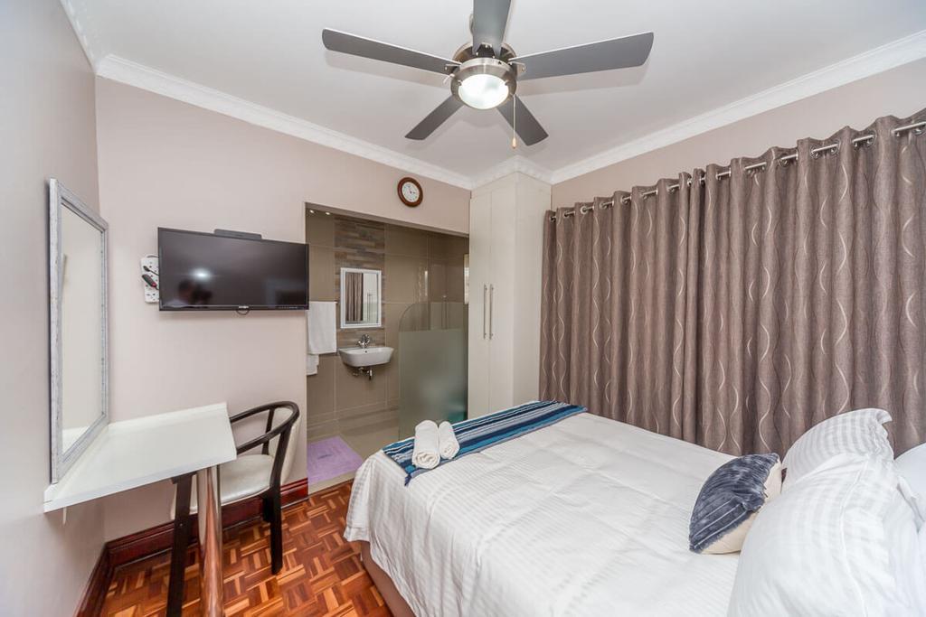 The Musafer Travel Lodge Pietermaritzburg Esterno foto