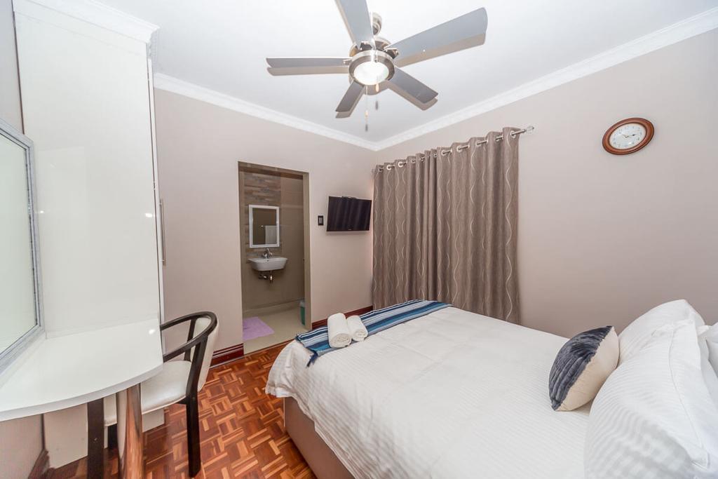 The Musafer Travel Lodge Pietermaritzburg Esterno foto